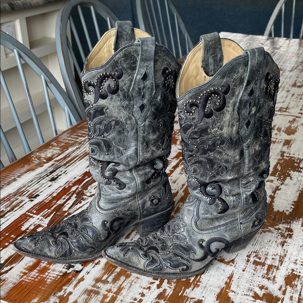 Women's Corral Vintage Distressed Black Embroidered Western Boots Size 9 M